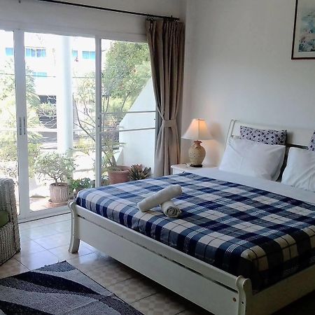 Corner Cafe Bed & Breakfast HHQ Exterior foto